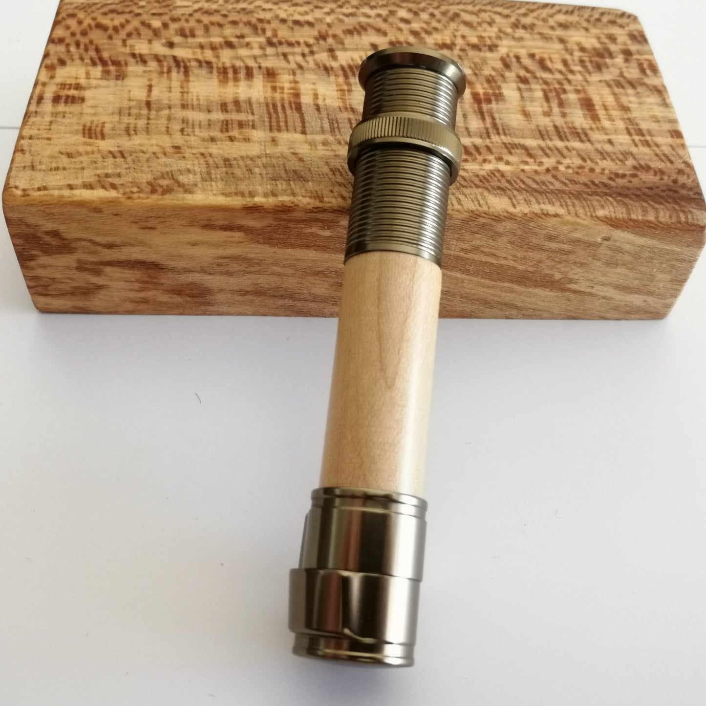 Porte moulinet insert érable finition laiton